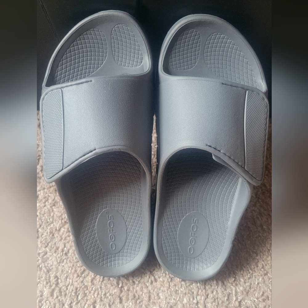 Gray OOFOS Men's Recovery Sandals - Picture 6 of 8